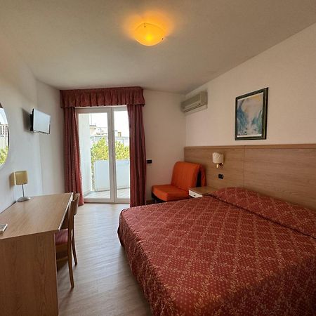 Hotel Carlton Lignano Sabbiadoro Zewnętrze zdjęcie