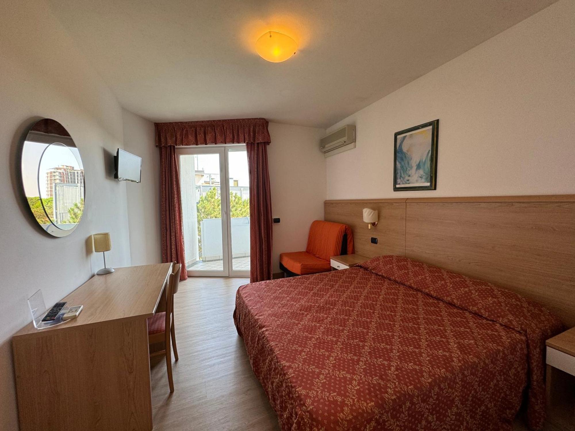 Hotel Carlton Lignano Sabbiadoro Zewnętrze zdjęcie