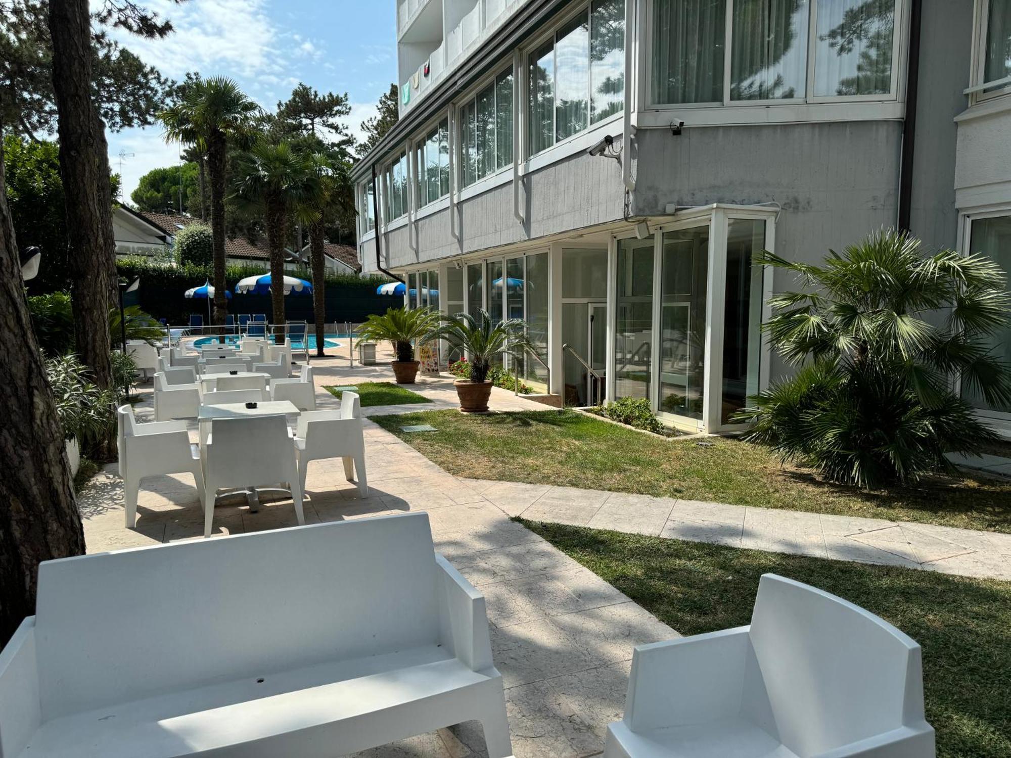 Hotel Carlton Lignano Sabbiadoro Zewnętrze zdjęcie