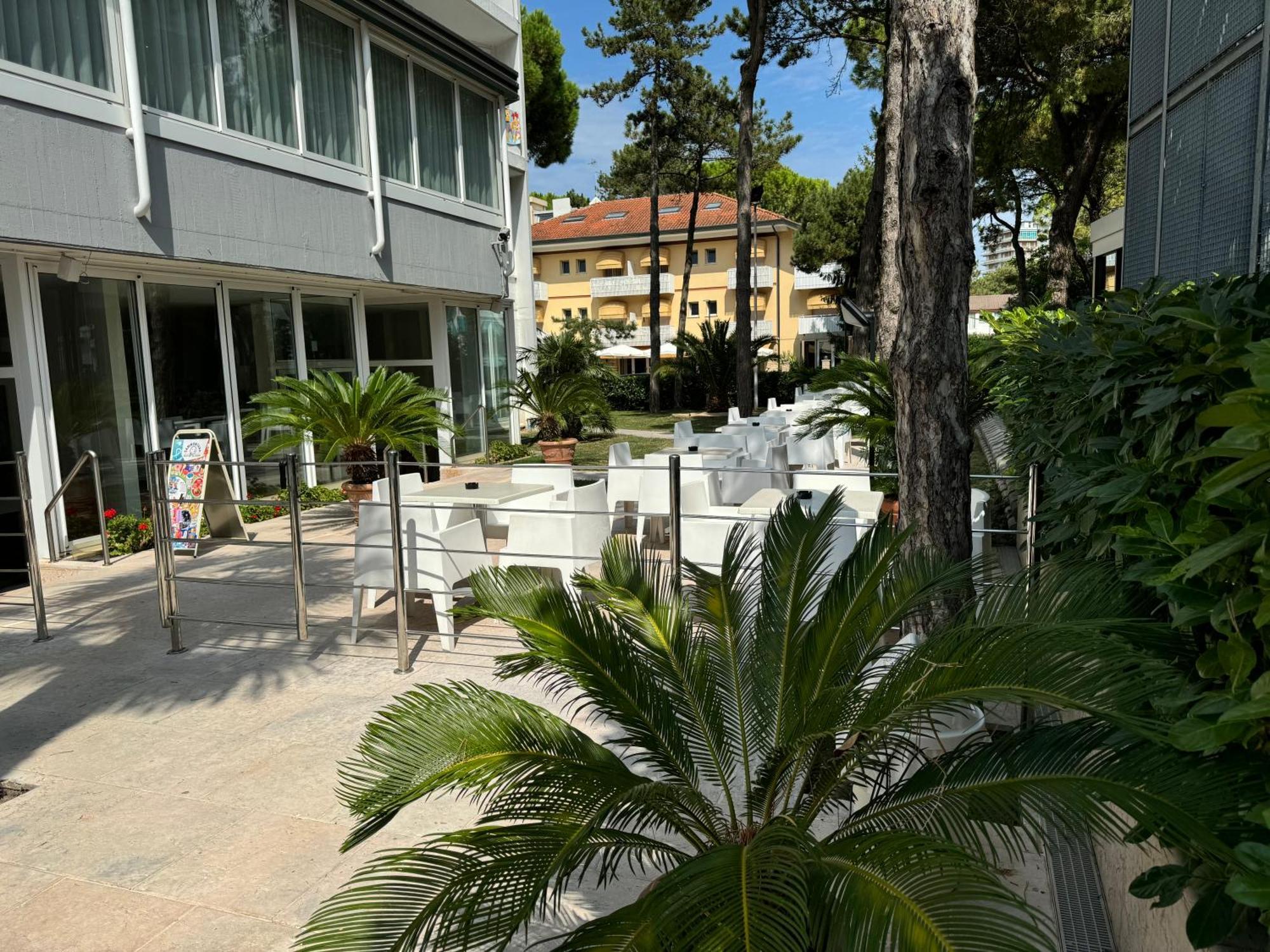 Hotel Carlton Lignano Sabbiadoro Zewnętrze zdjęcie