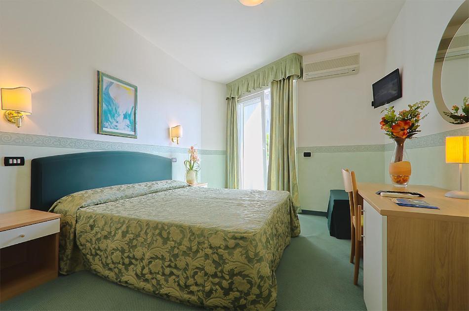 Hotel Carlton Lignano Sabbiadoro Pokój zdjęcie