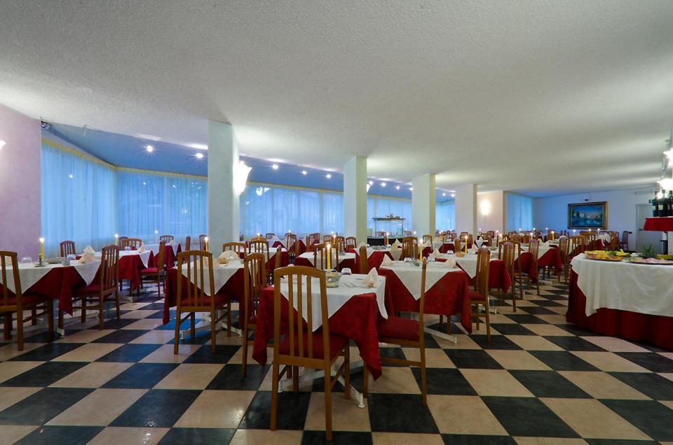 Hotel Carlton Lignano Sabbiadoro Zewnętrze zdjęcie