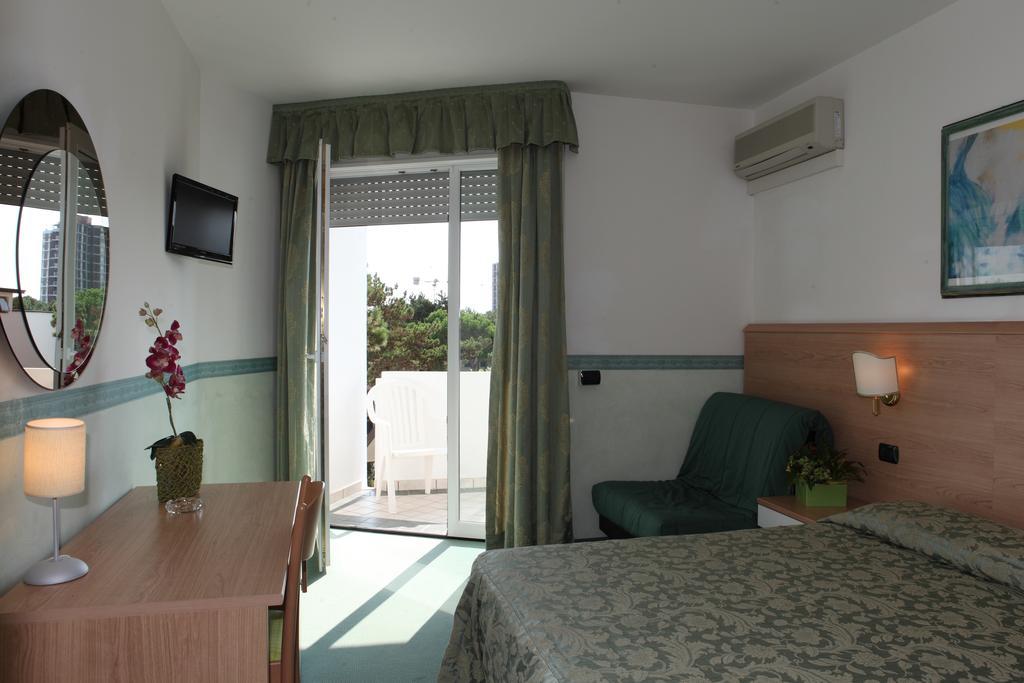 Hotel Carlton Lignano Sabbiadoro Zewnętrze zdjęcie